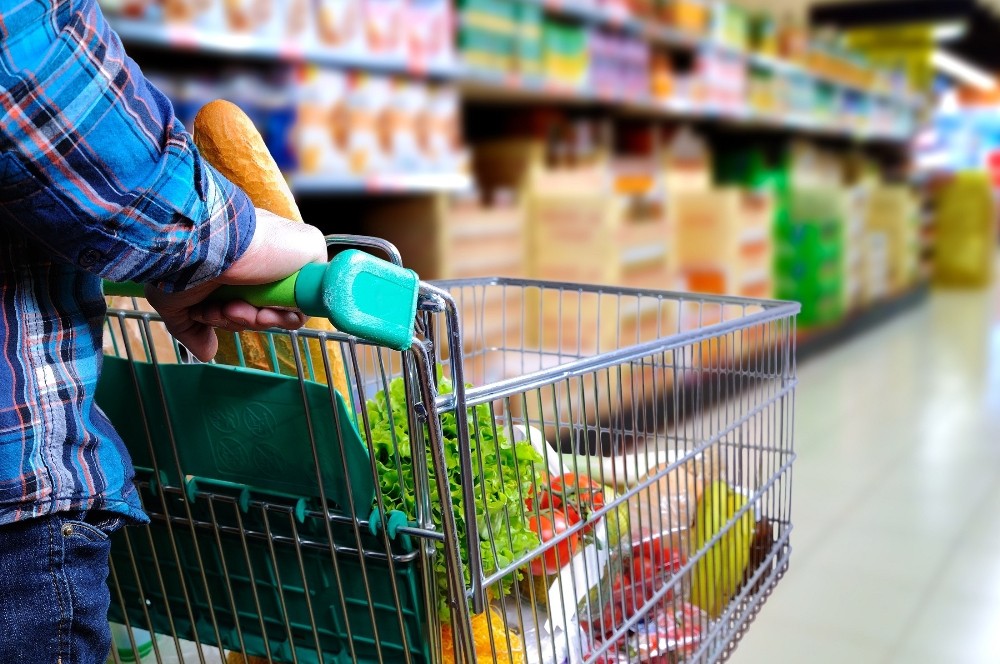 Gaziemir’de dar gelirlilere sosyal market üzerinden gıda desteği 
