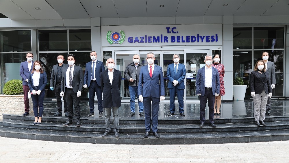 Gaziemir’de yüz güldüren toplu sözleşme 
