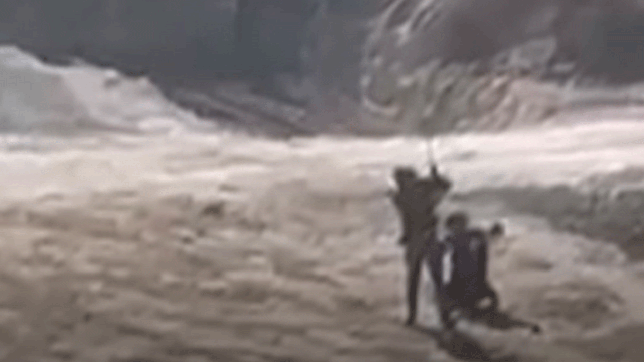 Gazientep'te tepki çeken görüntüler: Çocuk işçiyi darp ettiler!