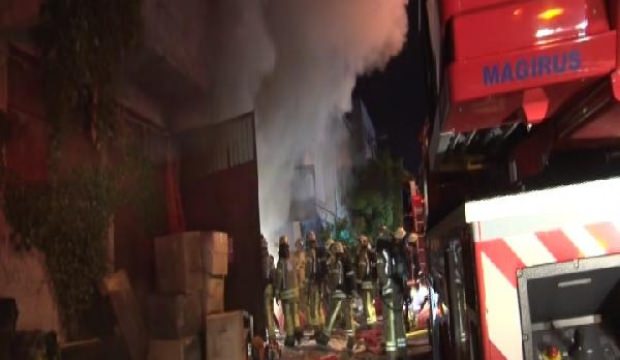 Gaziosmanpaşa'da fabrika yangını çıktı