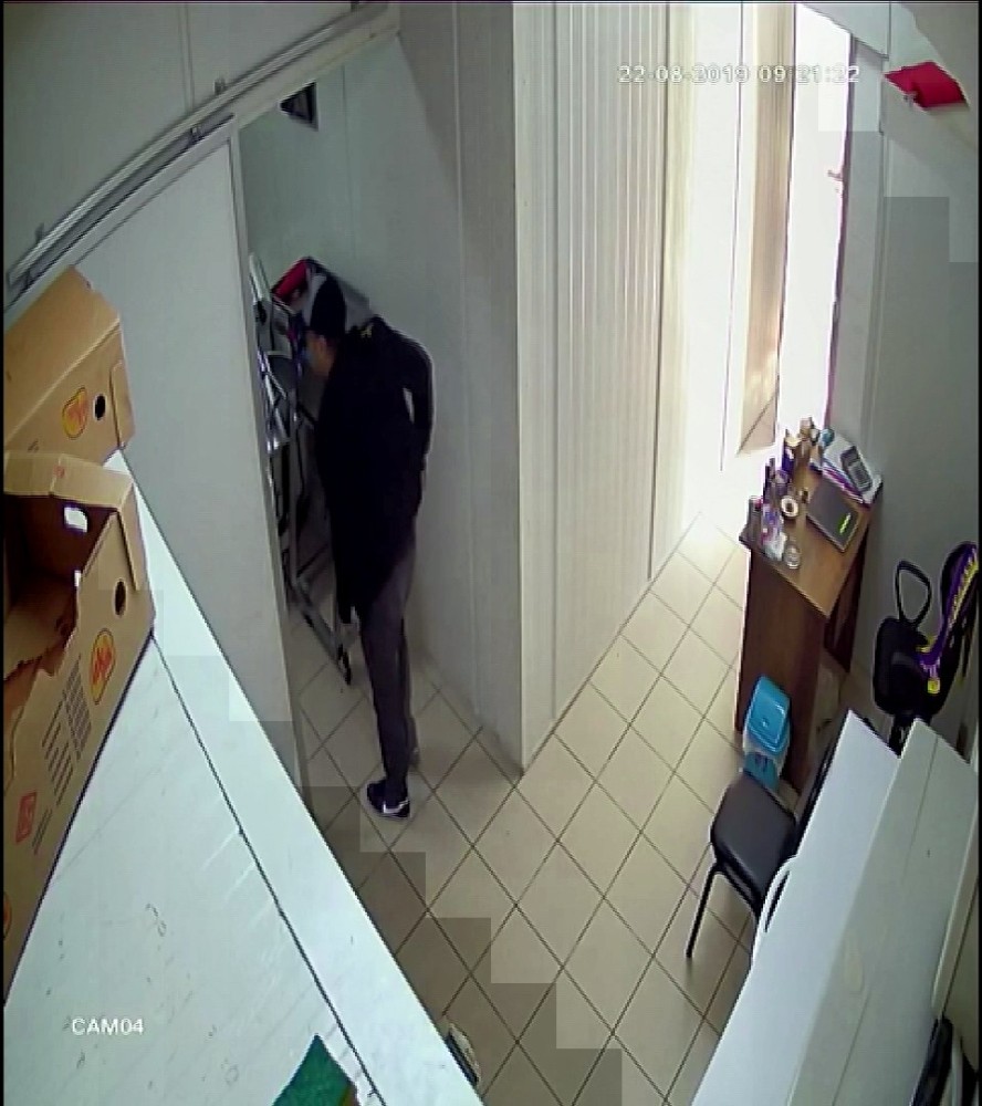 Gaziosmanpaşa’da köfteci dükkanına silahlı saldırı kamerada 