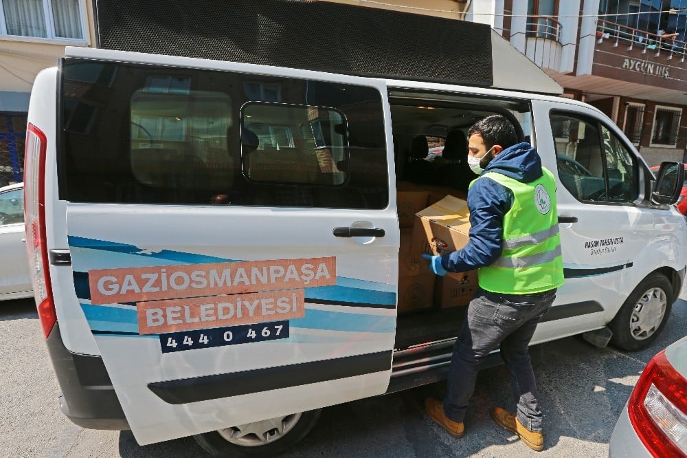 Gaziosmanpaşa’da yasağın ilk günü erzak ve ekmek dağıtımı yapıldı 