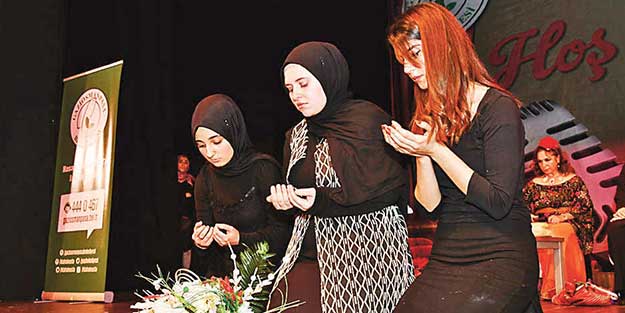 Gaziosmanpaşalı ev hanımlarından tiyatrolu mesaj