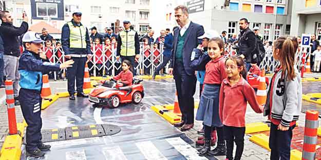 Gaziosmanpaşalı öğrencilere uygulamalı trafik eğitimi