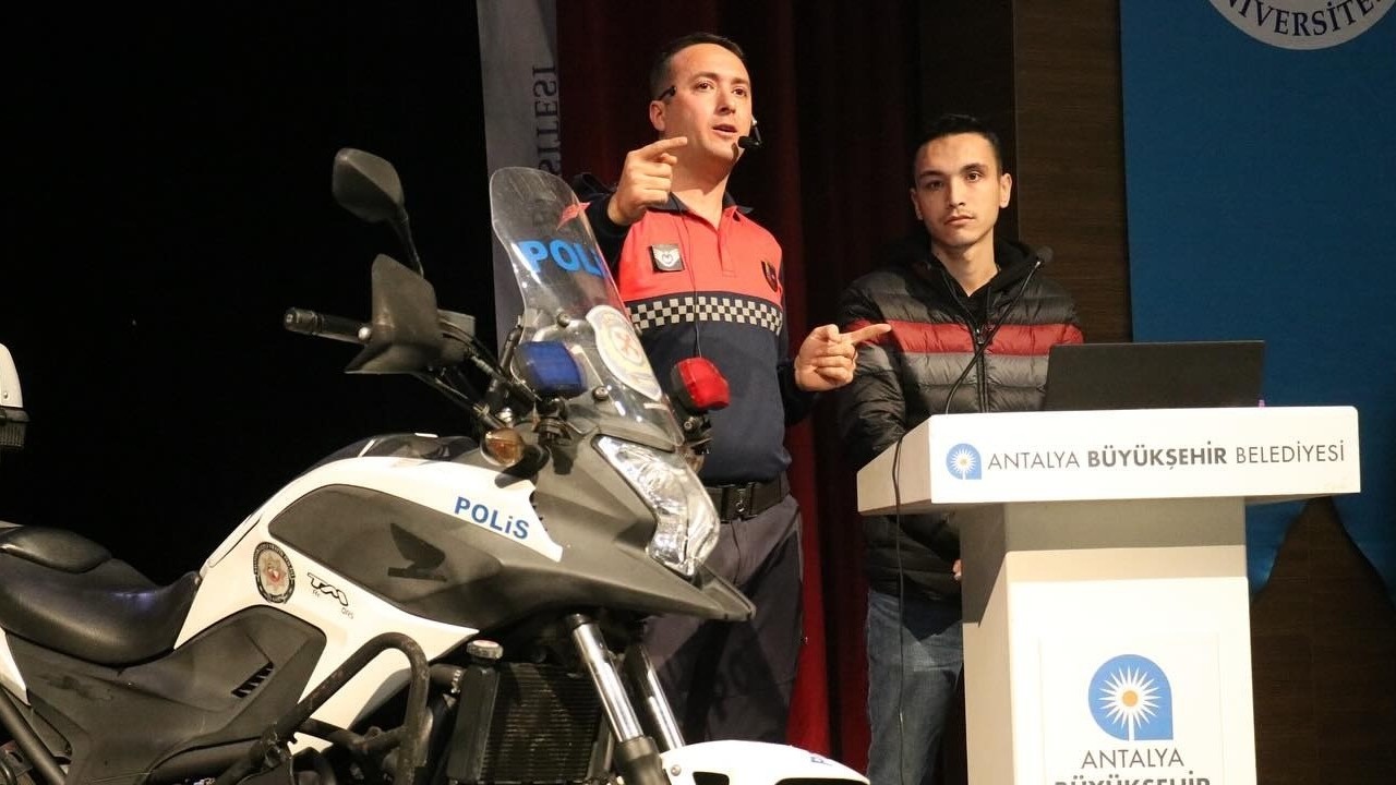 Gazipaşa’da motosiklet sürücülerine kask kullanımının önemi anlatıldı