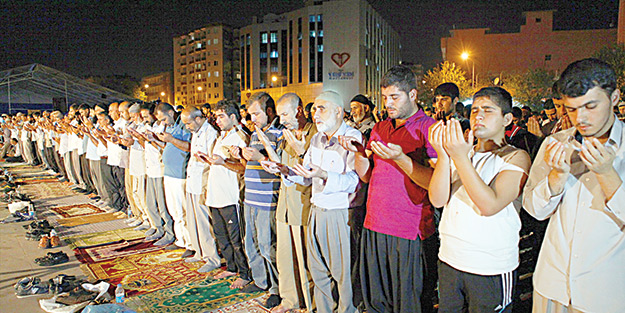 Gazze için dua nöbetleri sürüyor