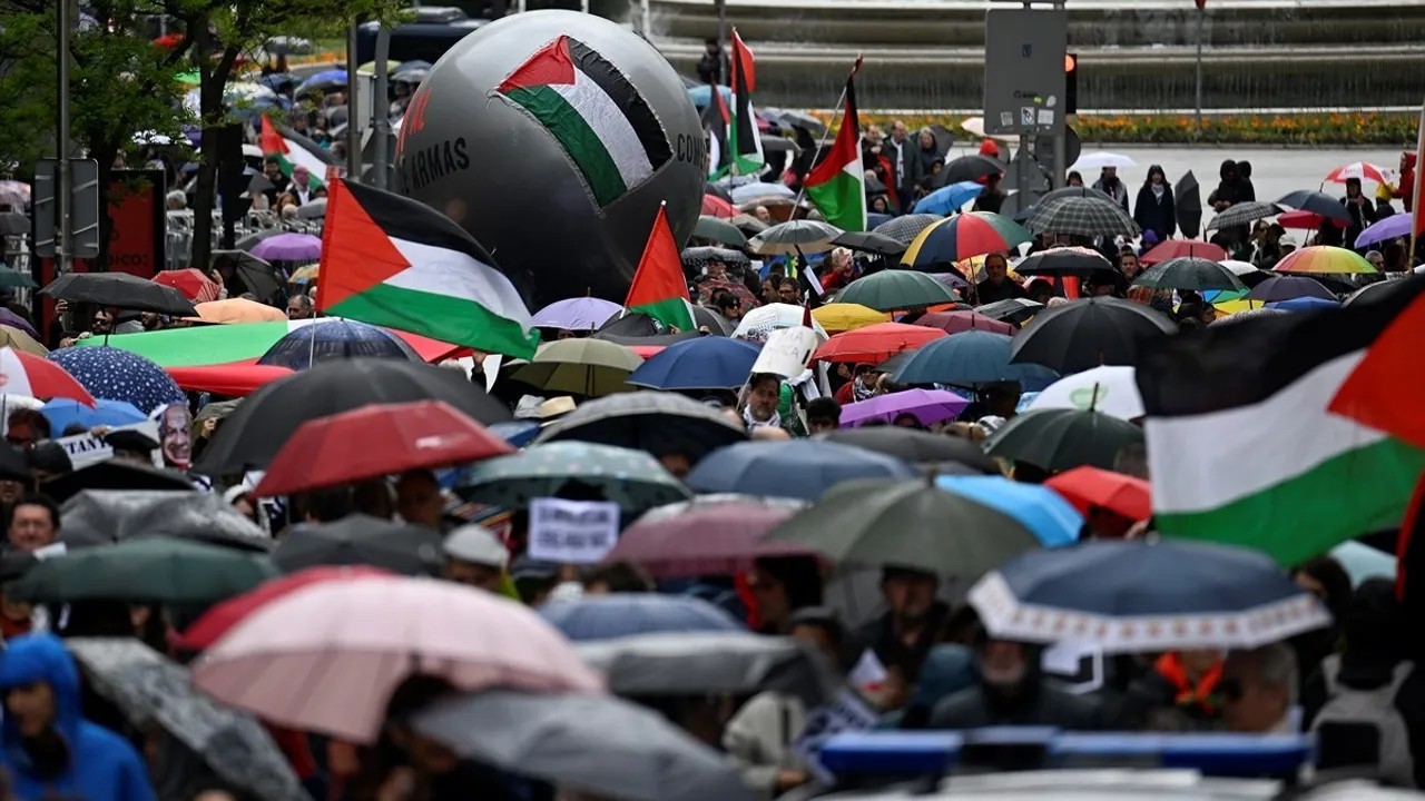 Gazze İsrail-İran savaşının gölgesinde kalmadı! O ülkede binlerce kişi Gazze için ayağa kalktı