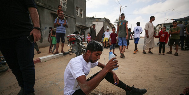 Gazze Şeridi'nde çocuklar, yoksulluğa dikkat çekmek için koştu