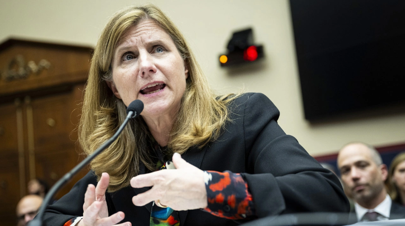 Gazze soykırımına karşı çıkan Amerikan üniversitelerine yoğun baskı var: İlk rektörün 'başı' koparıldı