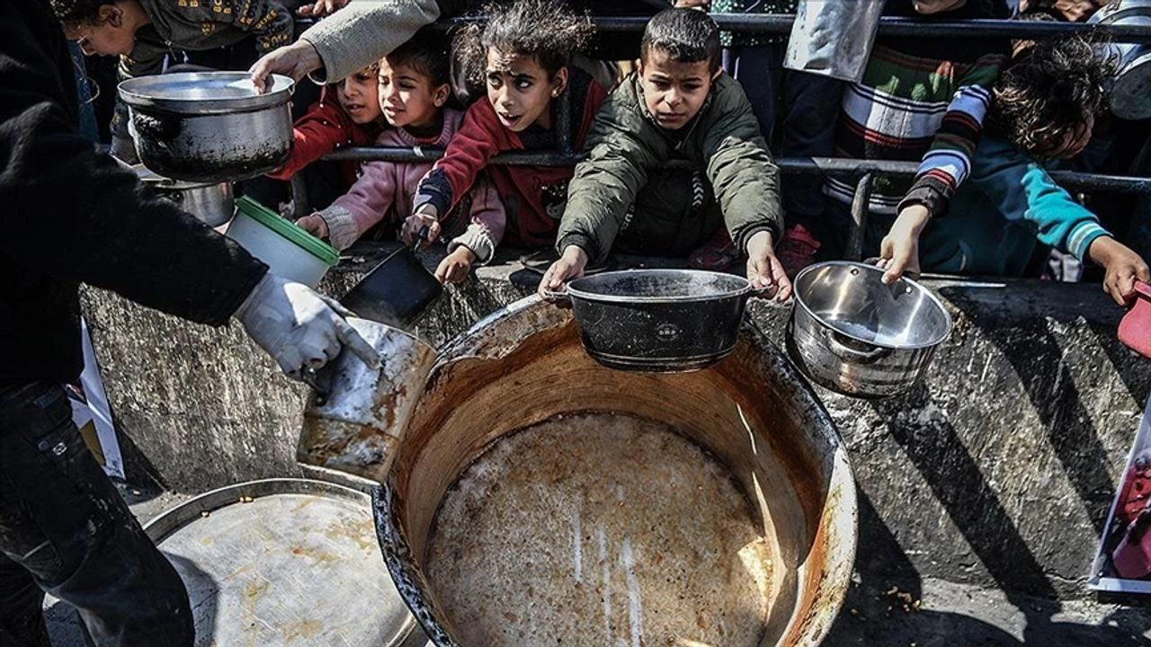 Gazze’de 65 binden fazla çocuk açlık sebebiyle ölüm riski altında