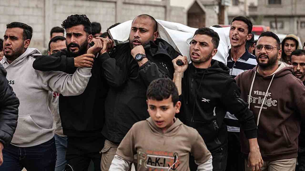 Gazze’de araç hedef alındı: 3 Filistinli hayatını kaybetti