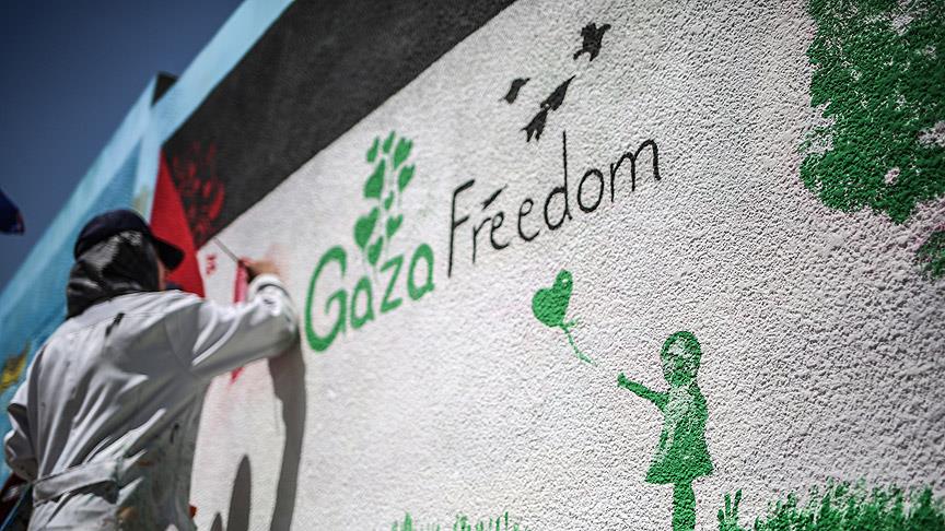 Gazze'de bir grup Filistin kültürünü resmediyorlar