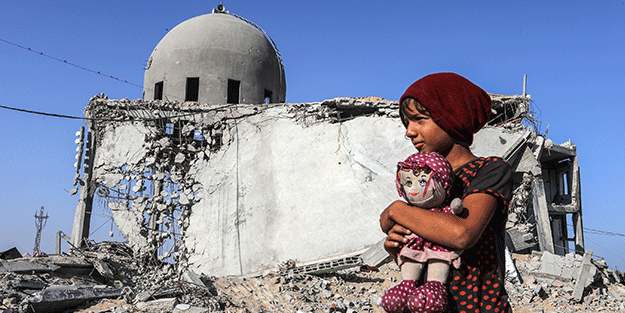Gazze'de camiler harabeye döndü