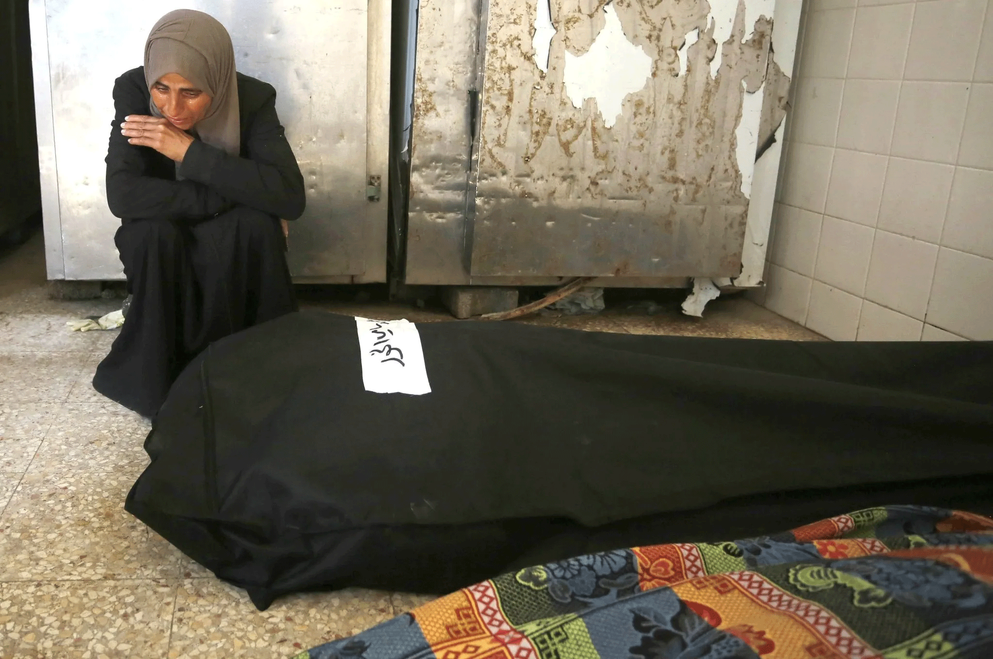 Gazze’de hastalar sokaklarda ölüme terk edildi! Katil İsrail Filistinlileri yarı çıplak göçe zorladı