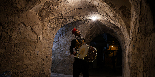 Gazze'de iftar davulcuları vazifeyi sürdürüyor