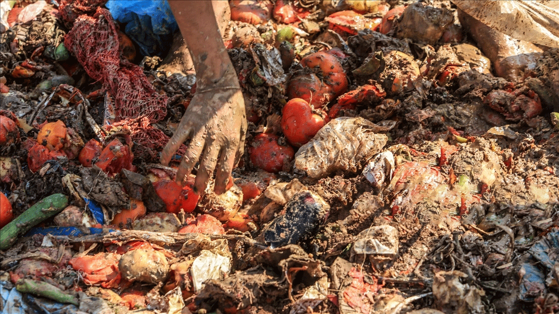 Gazze'de insanlık dramı yaşanıyor! Çocuklar çöplükte yiyecek arıyor