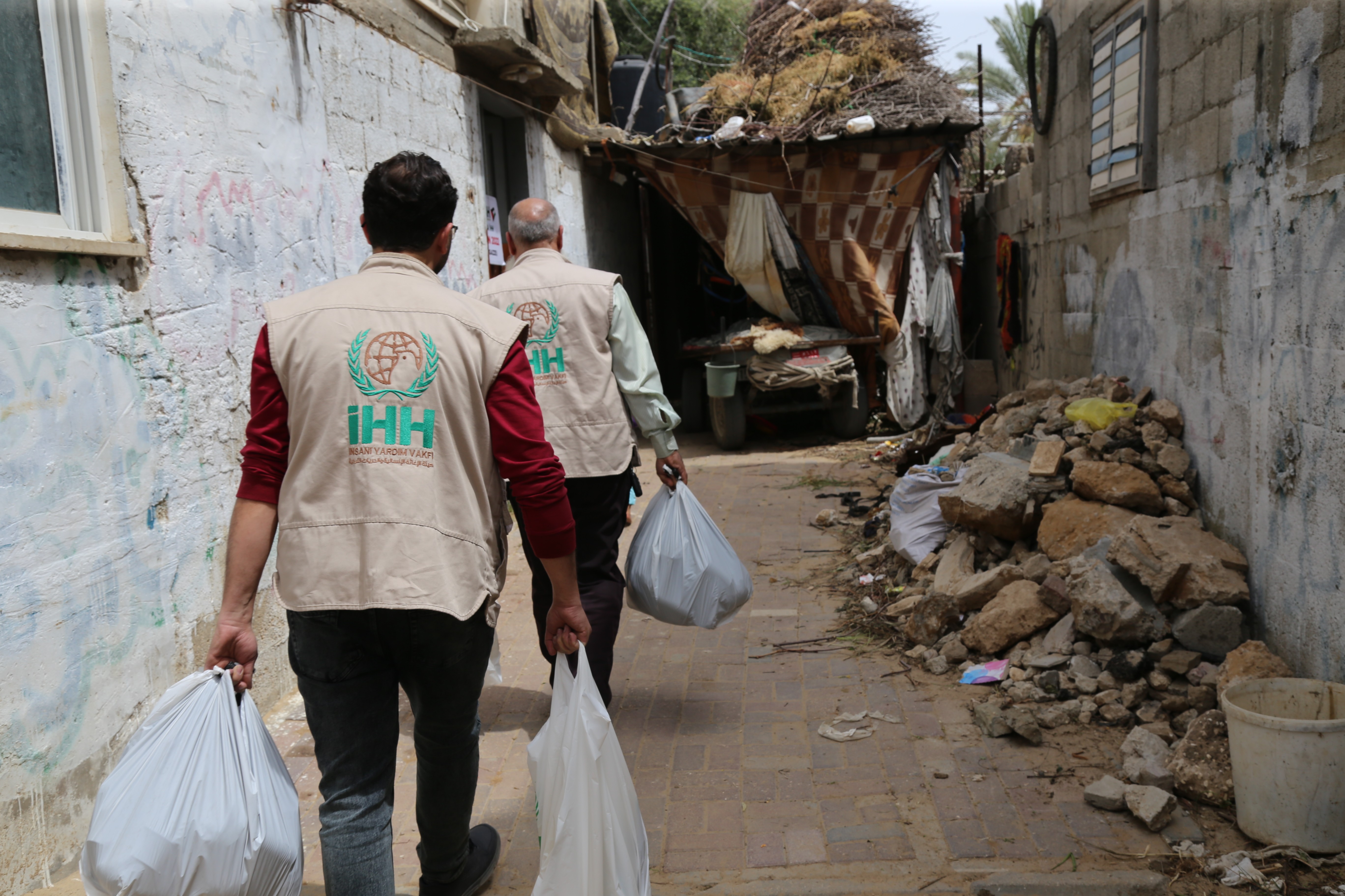 Gazze’de on binlerce ihtiyaç sahibine destek