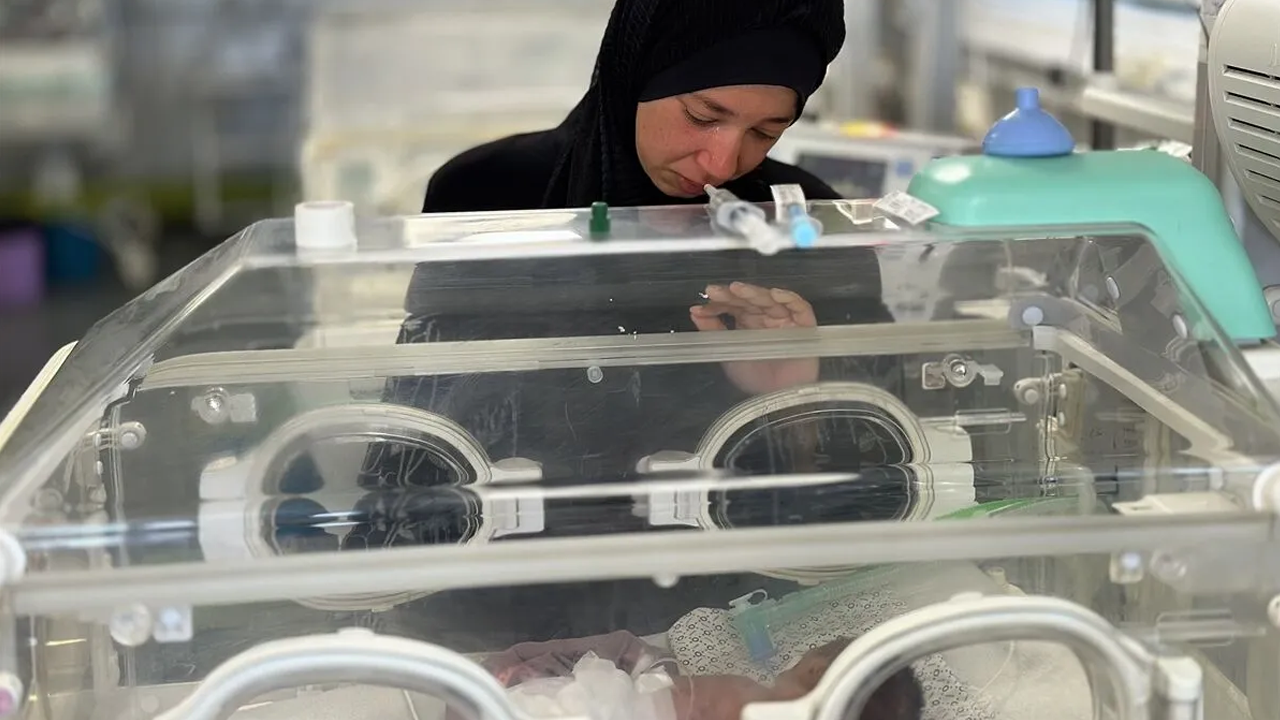 Gazze'de prematüre bebeklerin hayatta kalma mücadelesi