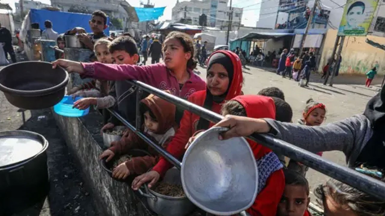 Gazze’de son 24 saatte 3 sivil açlıktan şehit oldu