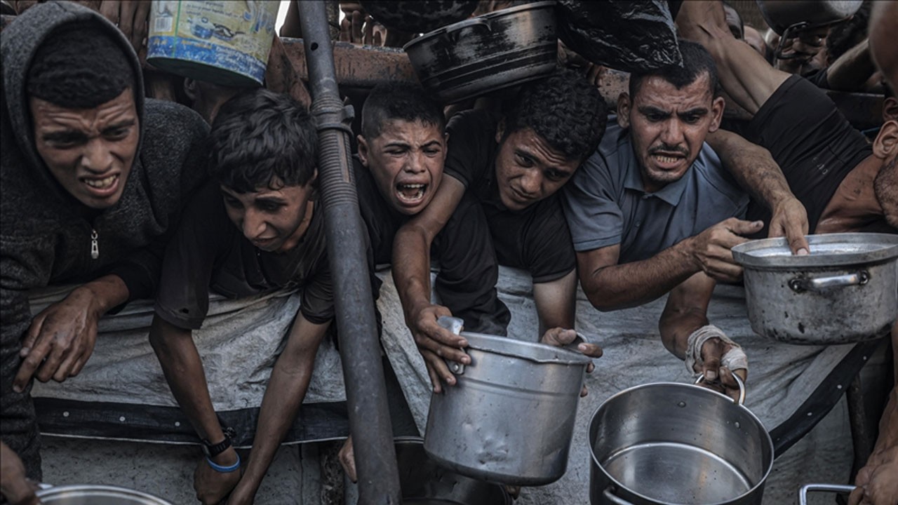 Gazze’de son 24 saatte biri çocuk 4 sivil daha açlıktan şehit oldu