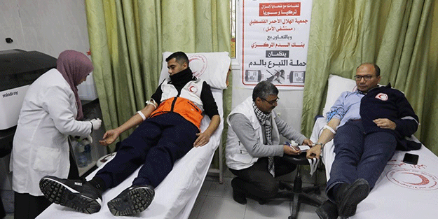 Gazze'de Türk ve Suriyeli depremzedeler için kan bağışı kampanyası