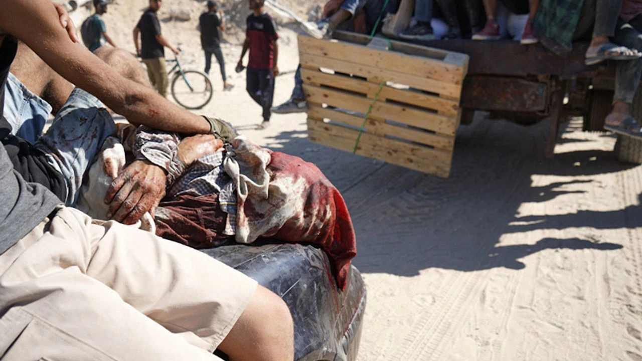 Gazze'de yardım kamyonu devrildi: 20 Filistinli şehit oldu!