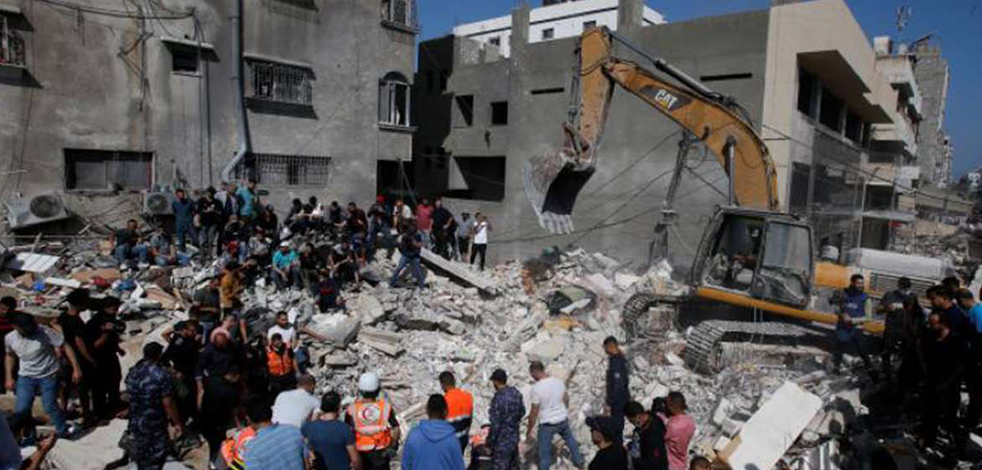 Gazze'de yıkılan evlerin enkazından biri çocuk 10 şehit çıkarıldı
