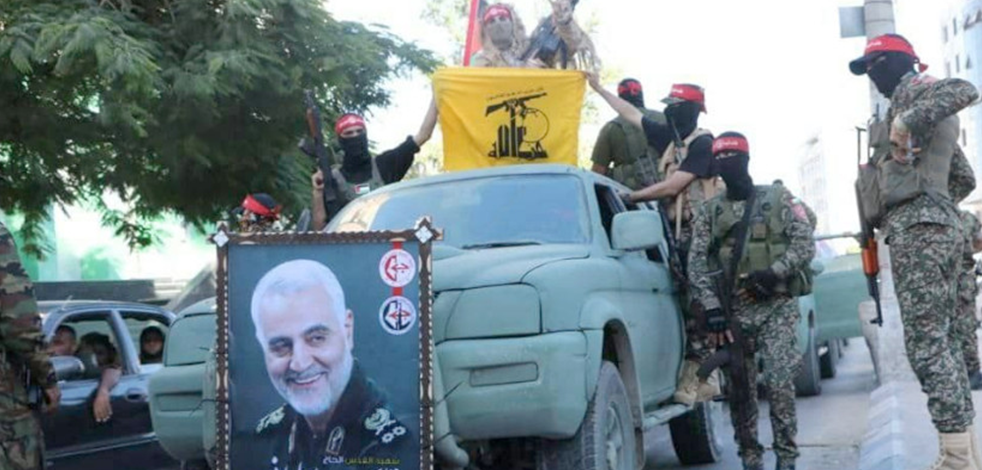 Gazze'deki askeri törenlerde Süleymani posterleri ve Hizbullah bayrağı açıldı