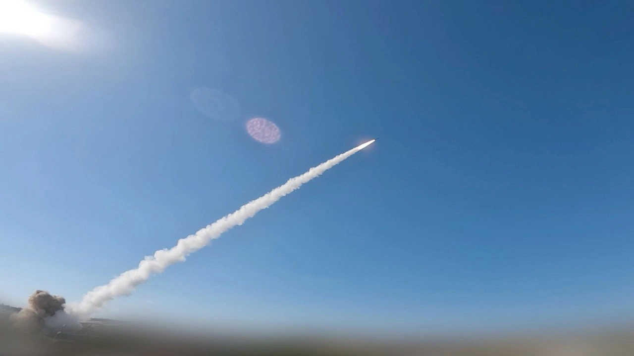 Gazze'den işgalcilerin tepesine roket atıldı