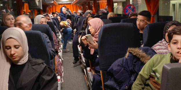 Gazze'den tahliye edilen 68 kişi İstanbul'a geldi