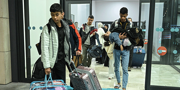 Gazze'den tahliye edilen Türk vatandaşları İstanbul'a geldi