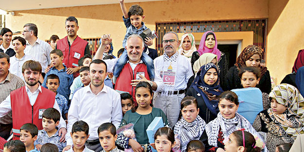 Gazzeli çocuklara çifte bayram