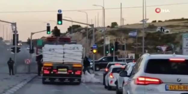 Gazzeliler açlıkla savaşırken yahudi yerleşimciler yardım tırlarını gasbetti!