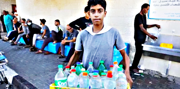 Gazzeliler cephe dışında da suya ulaşmakta zorluk yaşıyor! Kirli su karaborsada satılıyor