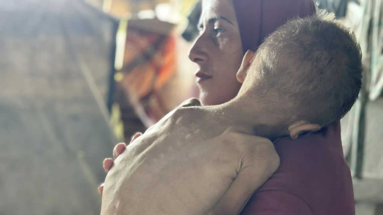 Gazzelilere diş geçiremeyen İsrail, Müslümanları açlıkla vuruyor