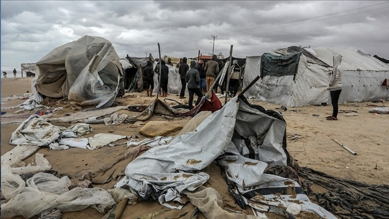 Gazzelilerin sığındığı 10 bin çadır parçalandı