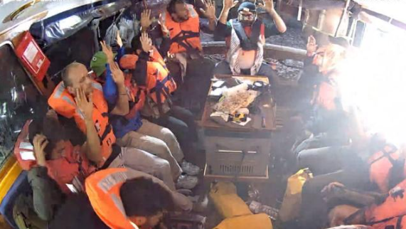 Gazze’ye insani yardım götürüyordu! Katiller sürüsü Madleen gemisini durdurdu