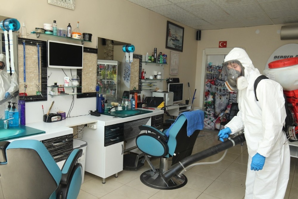 Gebze’de berberler dezenfekte ediliyor 