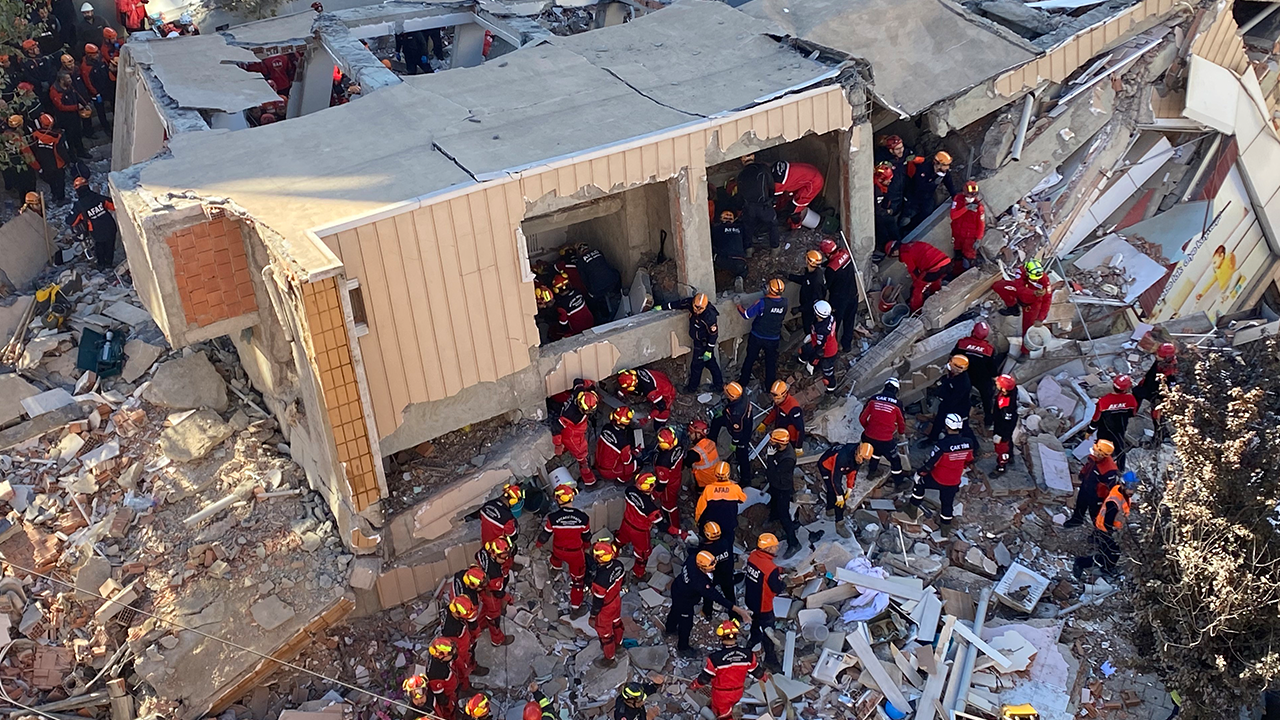 Gebze'de çöken binadan acı haber geldi! 2 kişi öldü 1 kişi sağ olarak çıkarıldı, çalışmalar sürüyor