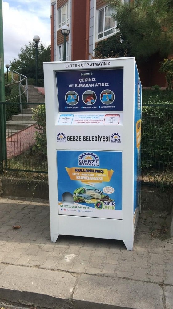 Gebze’de giysiler çöpe değil kumbaraya 