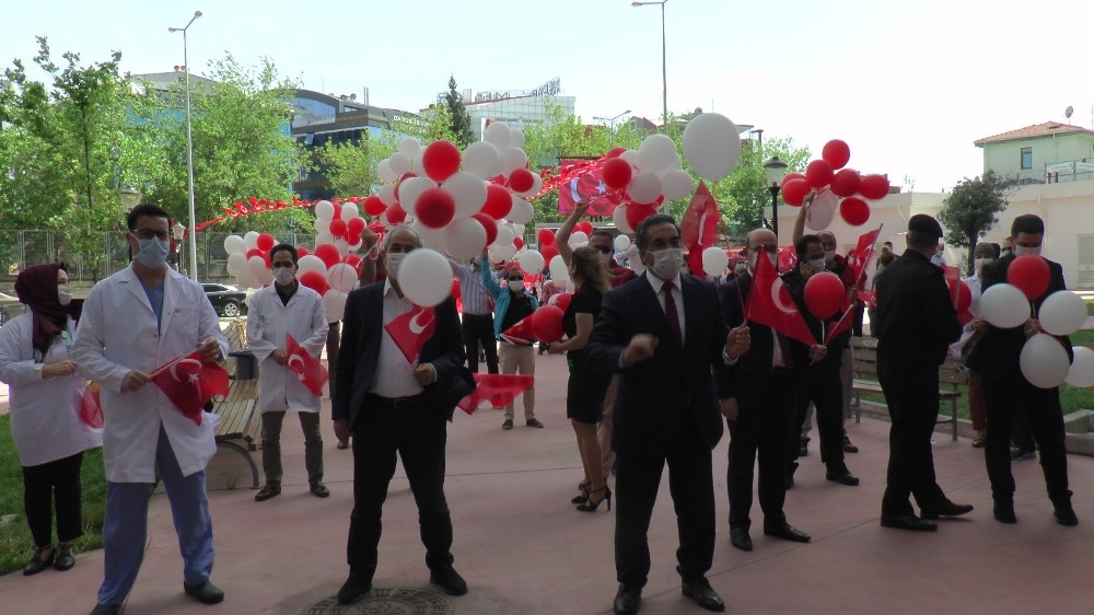 Gebze’de hemşireler günü şarkılar ve balonlarla kutlandı 