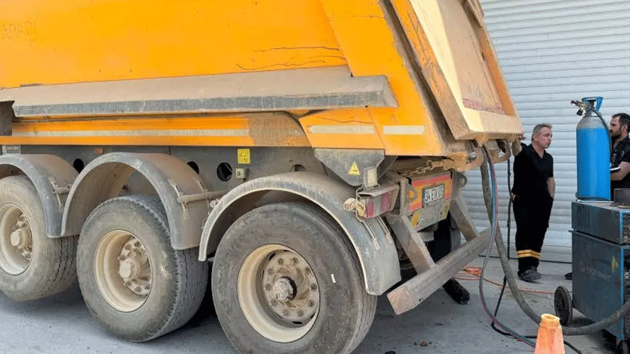 Kamyon şoförü feci şekilde can verdi!