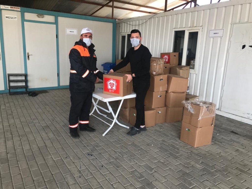 Gebze’de Ramazan erzakları evlere ulaştırılıyor 