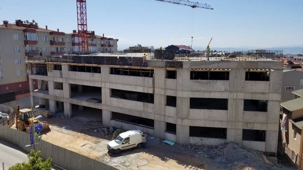 Gebze’deki 7 katlı otopark yükseliyor 