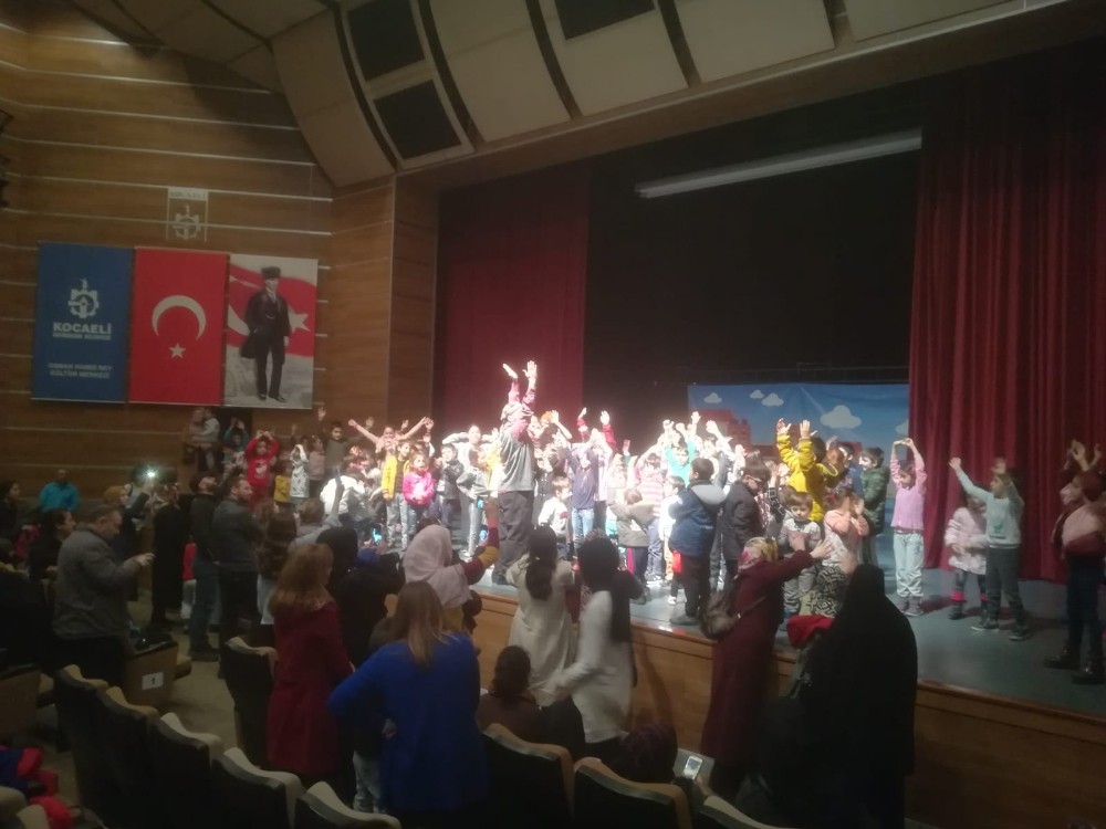 Gebzeli çocuklar tiyatro ile yarıyıl tatilini geçiriyor 