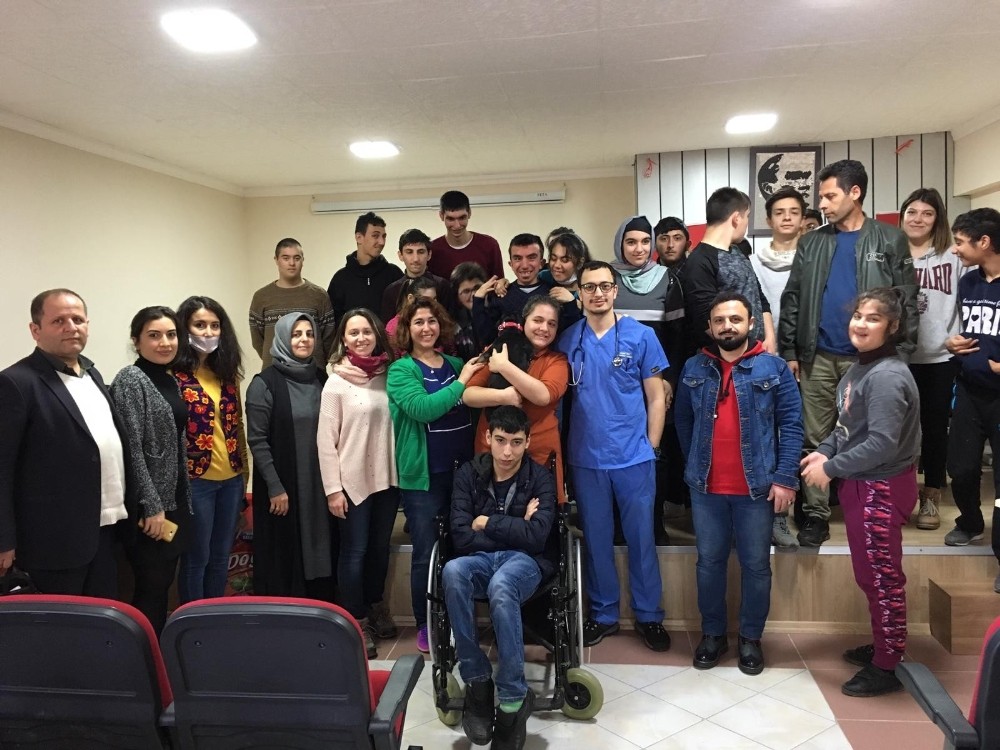 Gebzeli çocuklara hayvan sevgisi aşılanıyor 