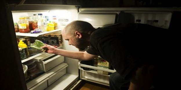 Geç saatte yemek yiyip yatmayın!