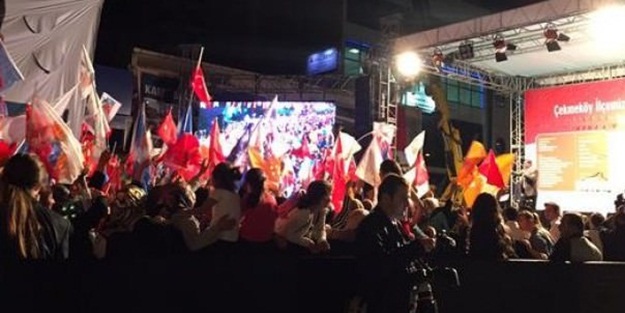 Gece 11'de Davutoğlu coşkusu