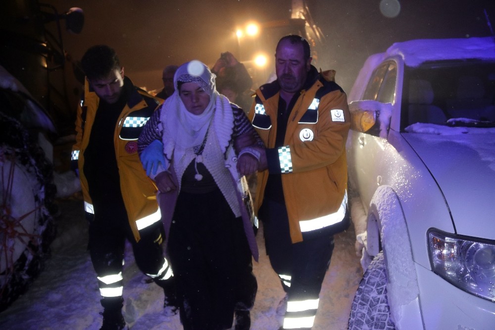 Gece başlayan hasta kurtarma operasyonu sabah son erdi 