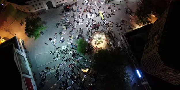 Gece bayram alışverişi çılgınlığı havadan görüntülendi